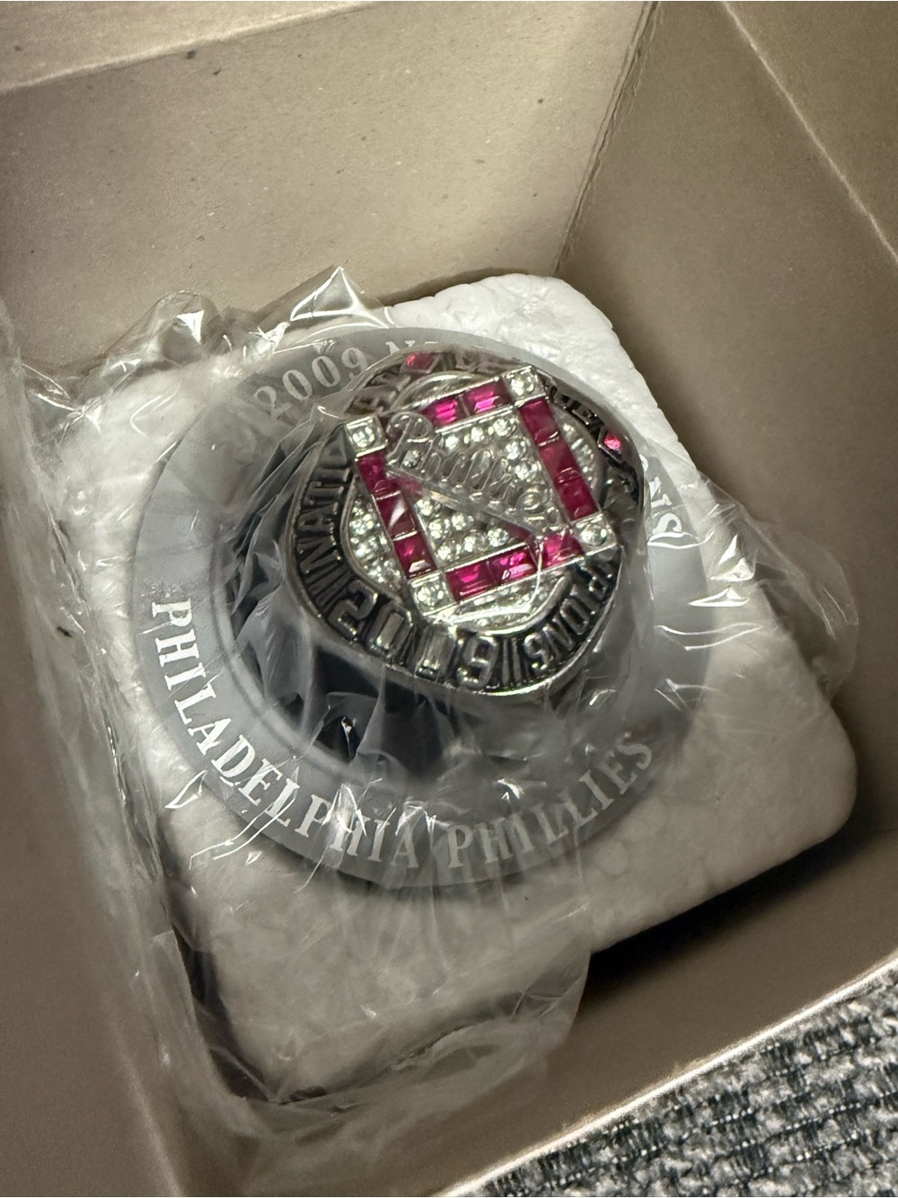 Philadelphia Phillies Championship Ring Replica - Silver with Pink Stones